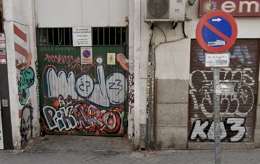 Buch einen Parkplatz im Pl. de los Cubos - Martín de los Heros Parkplatz.