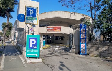 Book en plads i SABA Bari - Porto parkeringsplads