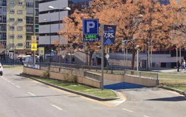 Book a parking spot in PARKIA La Caleta Juzgados Hospital de Granada car park