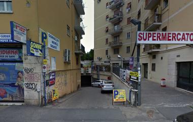 Book a parking spot in Stazione Roma - Circonvallazione Nomentana car park