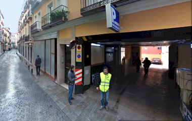 Prenota un posto nel parcheggio Furgonetas Jardines 16 - Centro Madrid