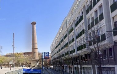 Book a parking spot in Viajeros car park