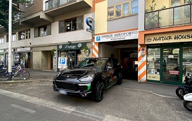 Buch einen Parkplatz im Garage Aeroporto - Shuttle to Airport Parkplatz.