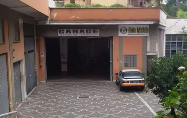Buch einen Parkplatz im Navigatori Parkplatz.