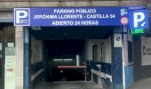 Hoved Book en plads i Jerónima Llorente - Castilla 54 parkeringsplads: Hoved