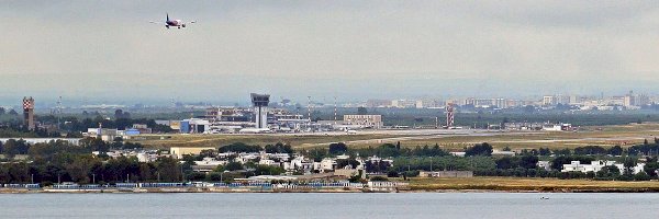 Parkplatz in der Nähe von Terminal 1 Flughafen Bari