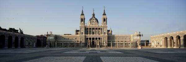 Парковка возле Catedral de la Almudena
