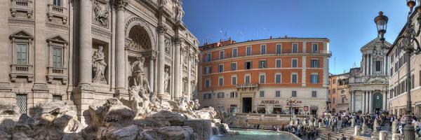 Parkplatz in der Nähe von Trevi Brunnen