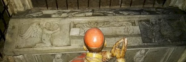 Parcheggio vicino a Cripta di San Sepolcro