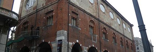 Парковка возле Palazzo della Ragione