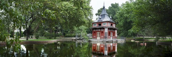 Parking near Parque del Retiro - Casita del Pescador