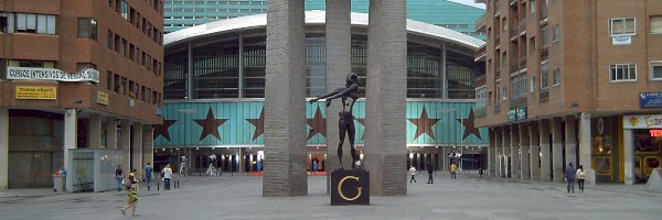 Парковка возле Goya