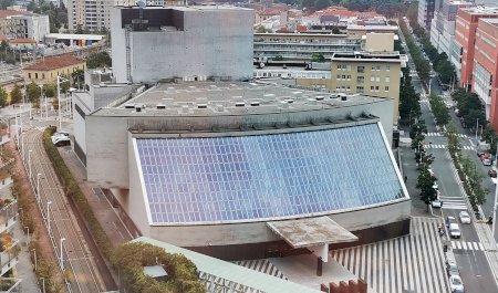 Arcimboldi Theater, Parkplatz