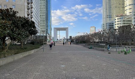 Esplanade du Général de Gaulle, Puteaux